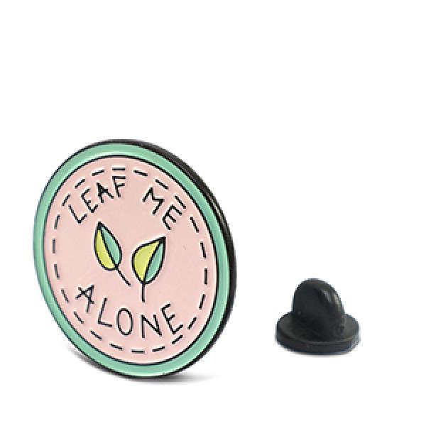 Pin / Anstecker " Leaf me alone "