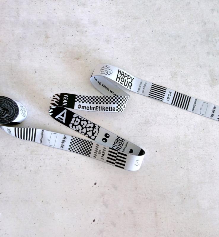 Webband #mehretikette Signature Band schwarz
